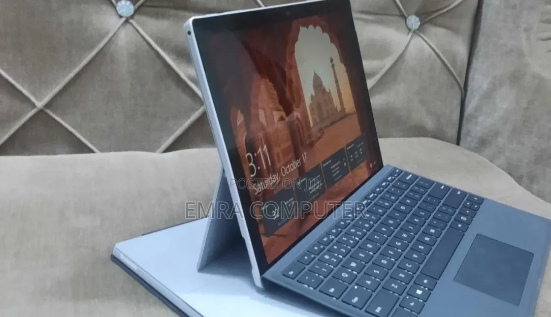 New Laptop Microsoft Surface 8GB Intel Core i5 SSD 256GB