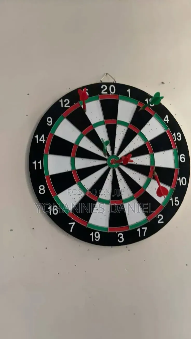 Dartboard – Indoor Dart Throwing Game
