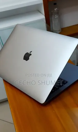 New Laptop Apple MacBook Air 2020 M1 8GB Apple M1 Max SSD 256GB