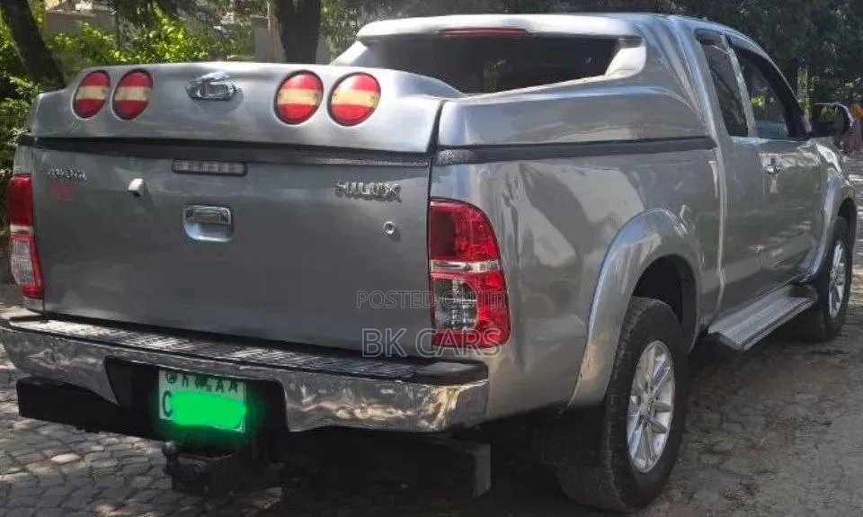 Toyota Hilux 2015 Silver