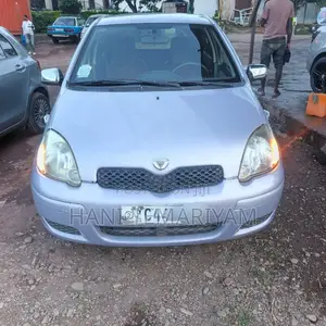 Toyota Vitz 2004 Silver