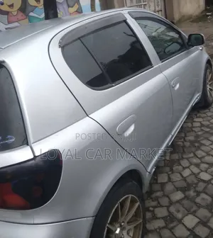 Toyota Vitz 2004 Silver
