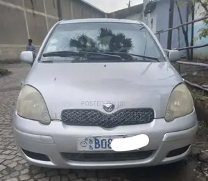 Toyota Vitz 2004 Silver