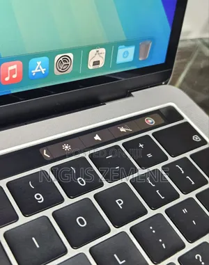 New Laptop Apple MacBook Pro 2019 8GB Intel Core i5 SSD 128GB