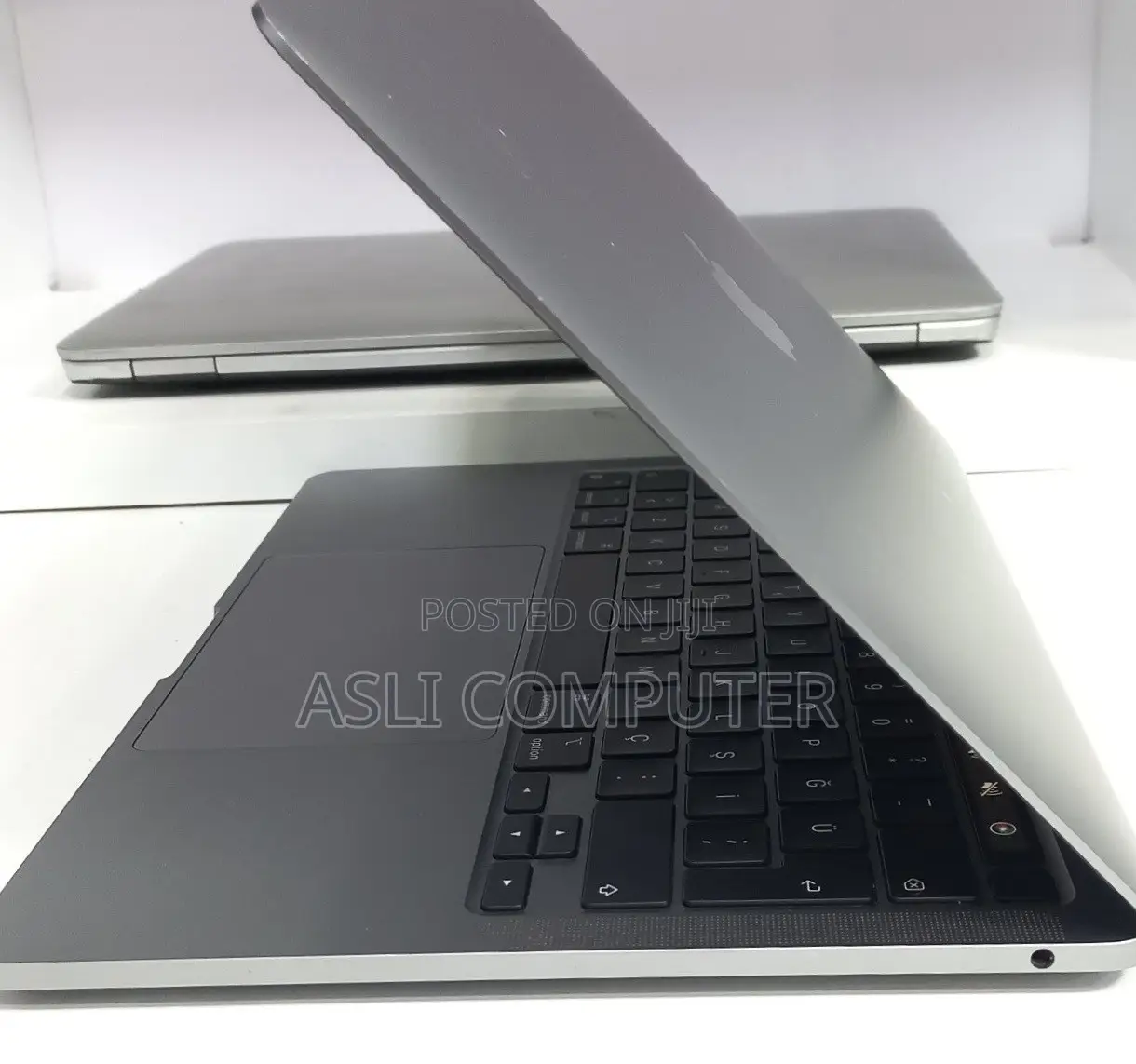 New Laptop Apple MacBook Pro 2021 M1 16GB Apple M1 Pro SSD 256GB