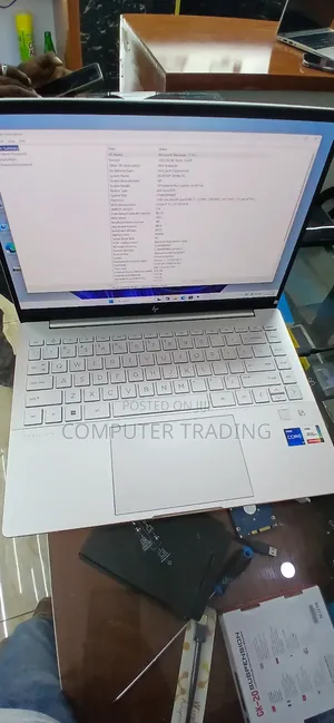 New Laptop HP Pavilion 17 16GB Intel Core i7 SSD 512GB
