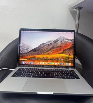 New Laptop Apple MacBook Pro 2017 8GB Intel Core i5 SSD 128GB