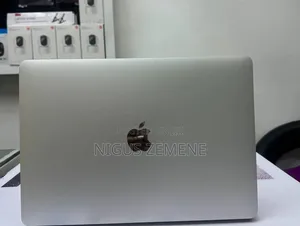 New Laptop Apple MacBook Pro 2017 8GB Intel Core i5 SSD 128GB