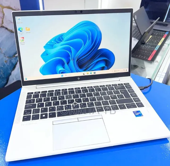 New Laptop HP EliteBook 840 G8 16GB Intel Core i7 SSD 512GB