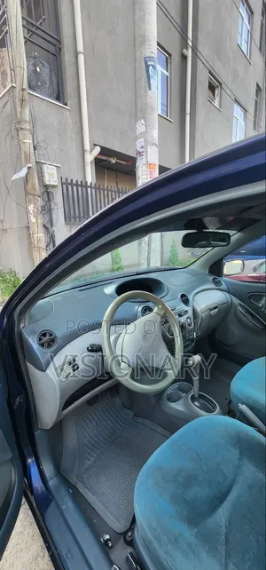 Toyota Vitz 2001 Blue