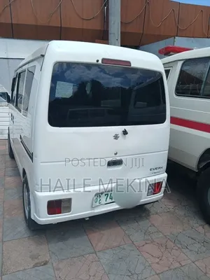 Suzuki Every Wagon 2012 White