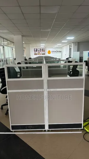 Modern Staff Desk – ዘመናዊ ስታፍ ጠረጴዛ