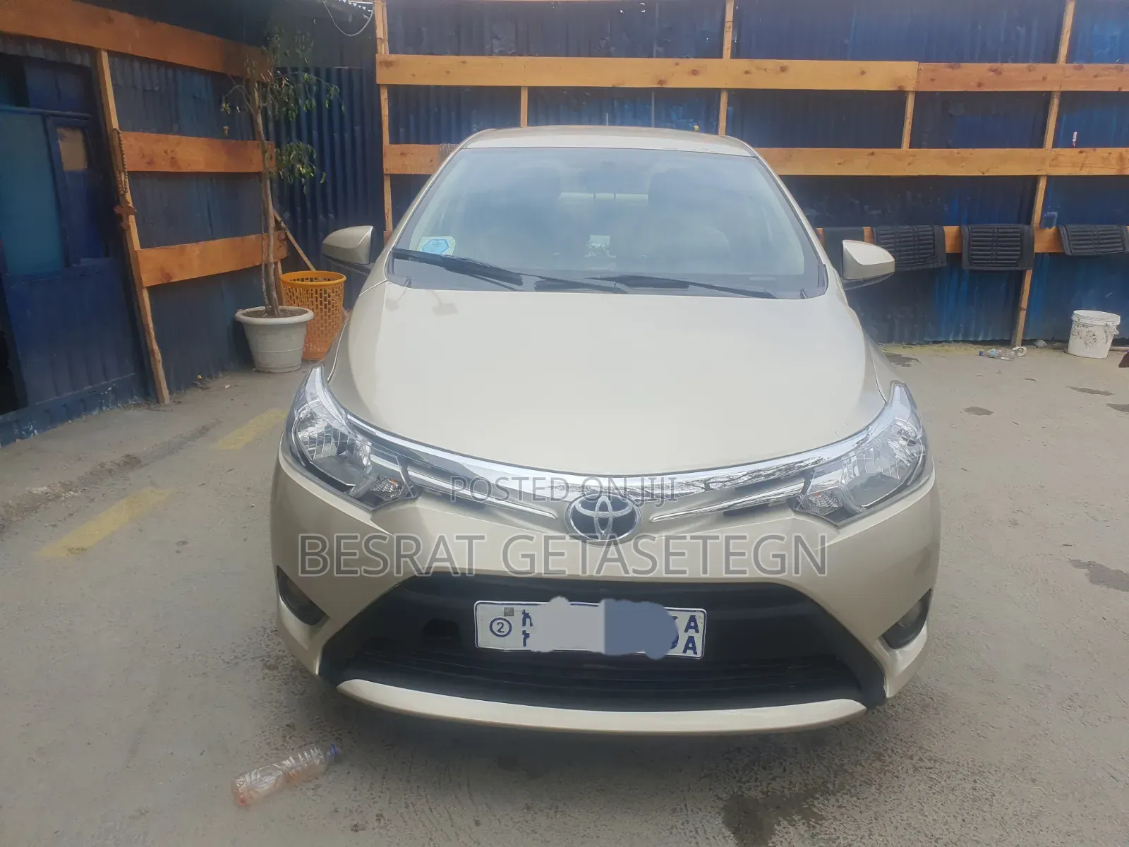 Toyota Yaris L Hatchback 3dr 2015 Gold