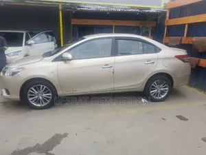 Toyota Yaris L Hatchback 3dr 2015 Gold