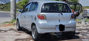 Toyota Vitz 2000 Silver