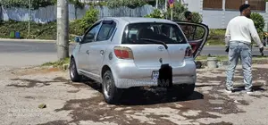 Toyota Vitz 2000 Silver