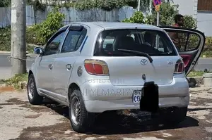 Toyota Vitz 2000 Silver