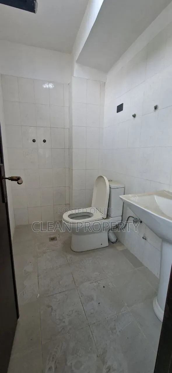 2bdrm Apartment in Clean Properties, Bole for rent