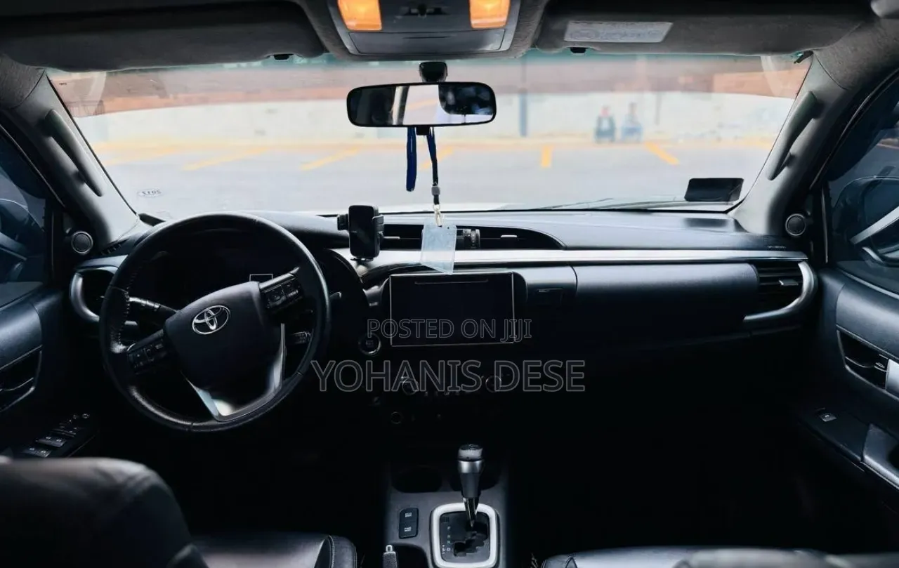 Toyota Hilux 2019 Off white