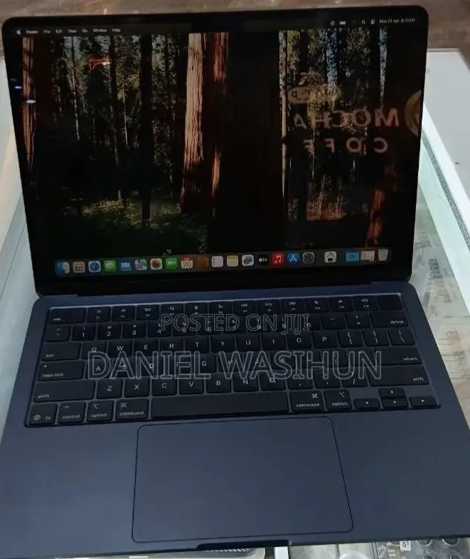 New Laptop Apple MacBook Air 2025 M4 16GB Apple M4 SSD 256GB