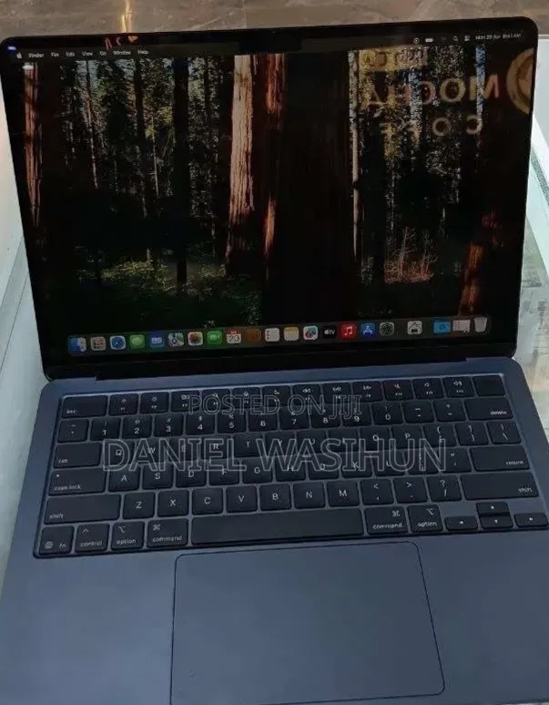New Laptop Apple MacBook Air 2025 M4 16GB Apple M4 SSD 256GB
