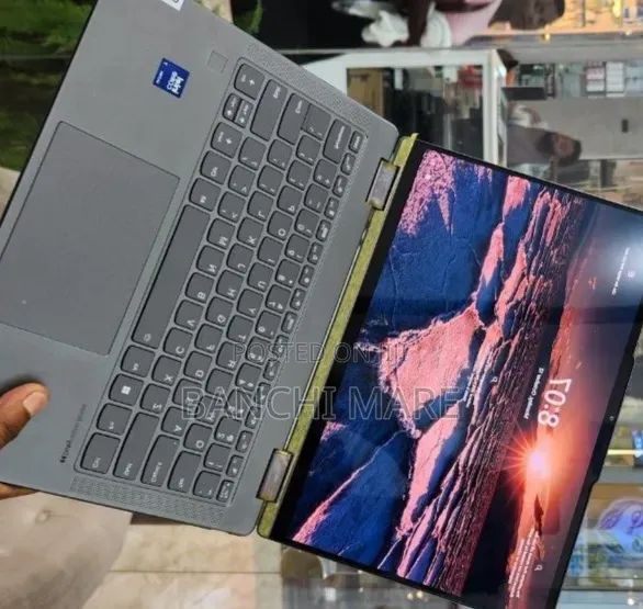 New Laptop Lenovo Yoga 7i 16GB Intel Core Ultra 7 SSD 512GB
