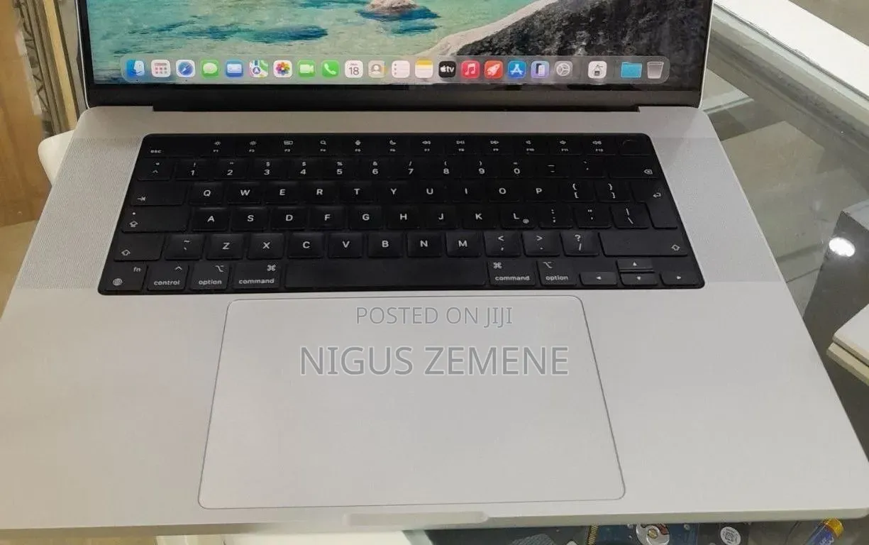 New Laptop Apple MacBook Pro 2021 M1 32GB Apple M1 Pro SSD 1T