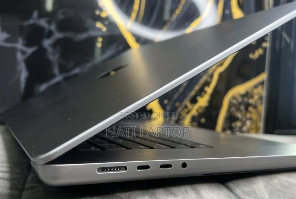 New Laptop Apple MacBook Pro 2021 M1 16GB Apple M1 Pro SSD 512GB