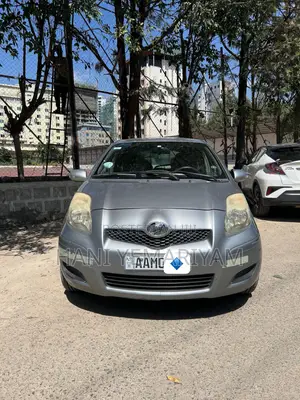 Toyota Yaris 2010 Silver