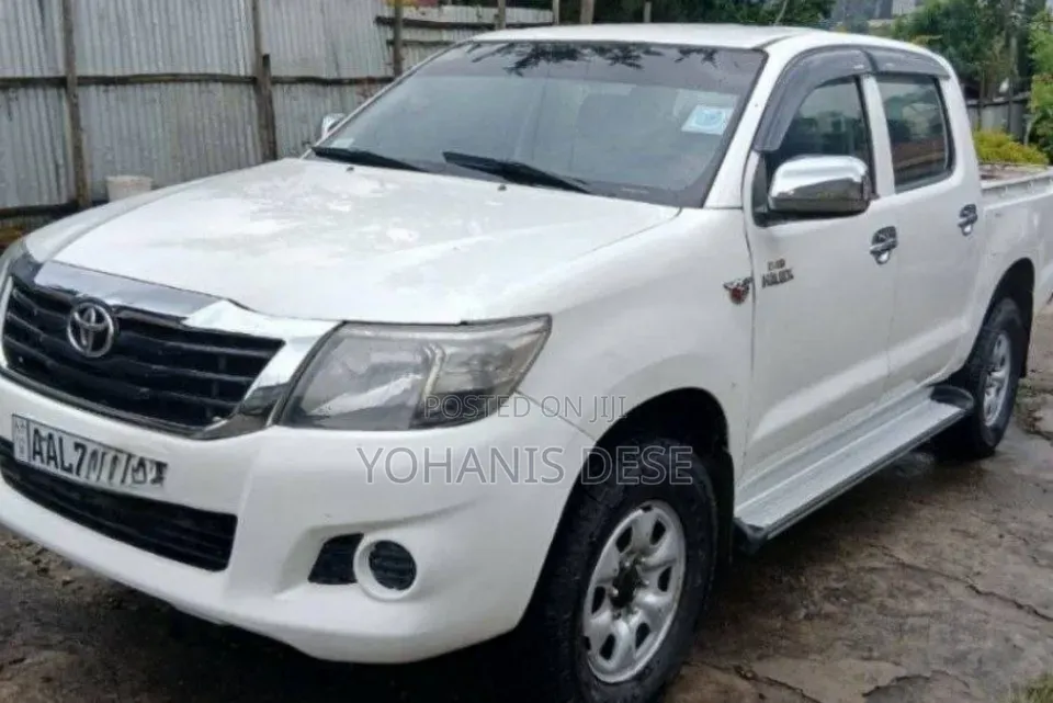 Toyota Hilux 2011 Off white