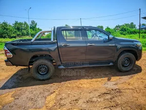 Toyota Hilux 2021 Black