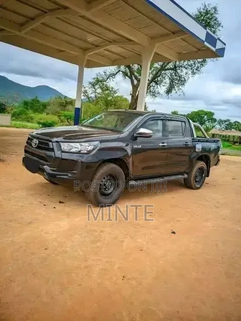 Toyota Hilux 2021 Black
