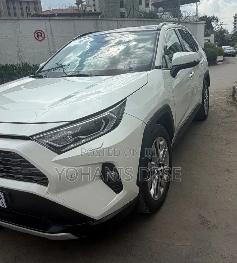Toyota RAV4 2020 White