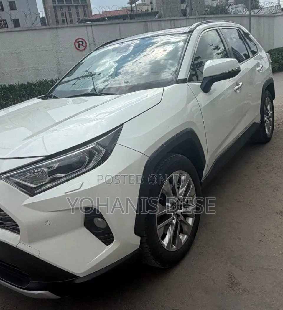 Toyota RAV4 2020 White