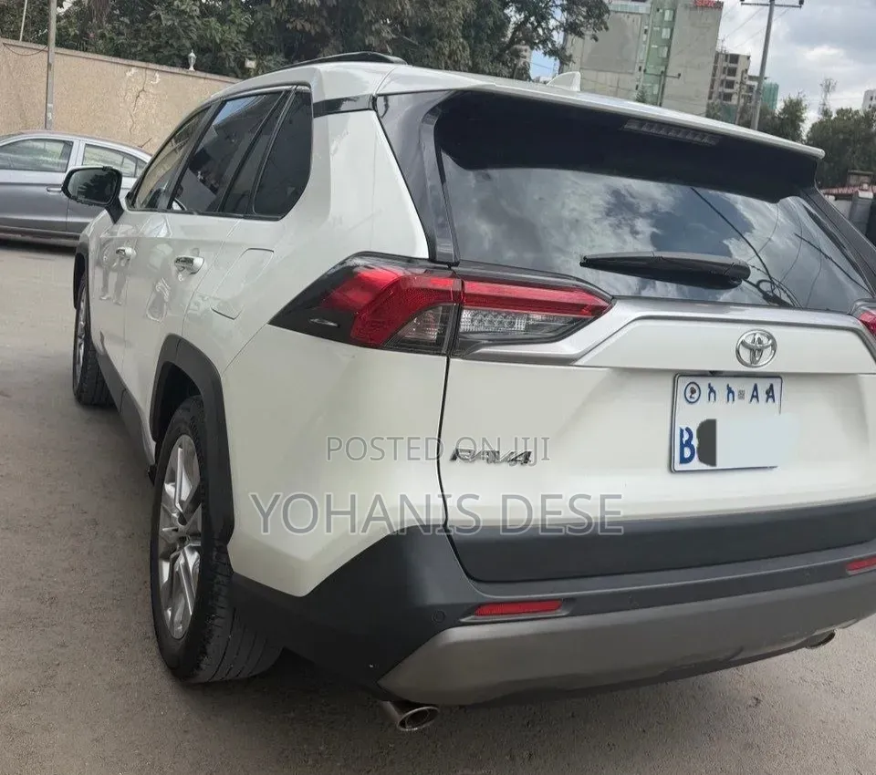Toyota RAV4 2020 White
