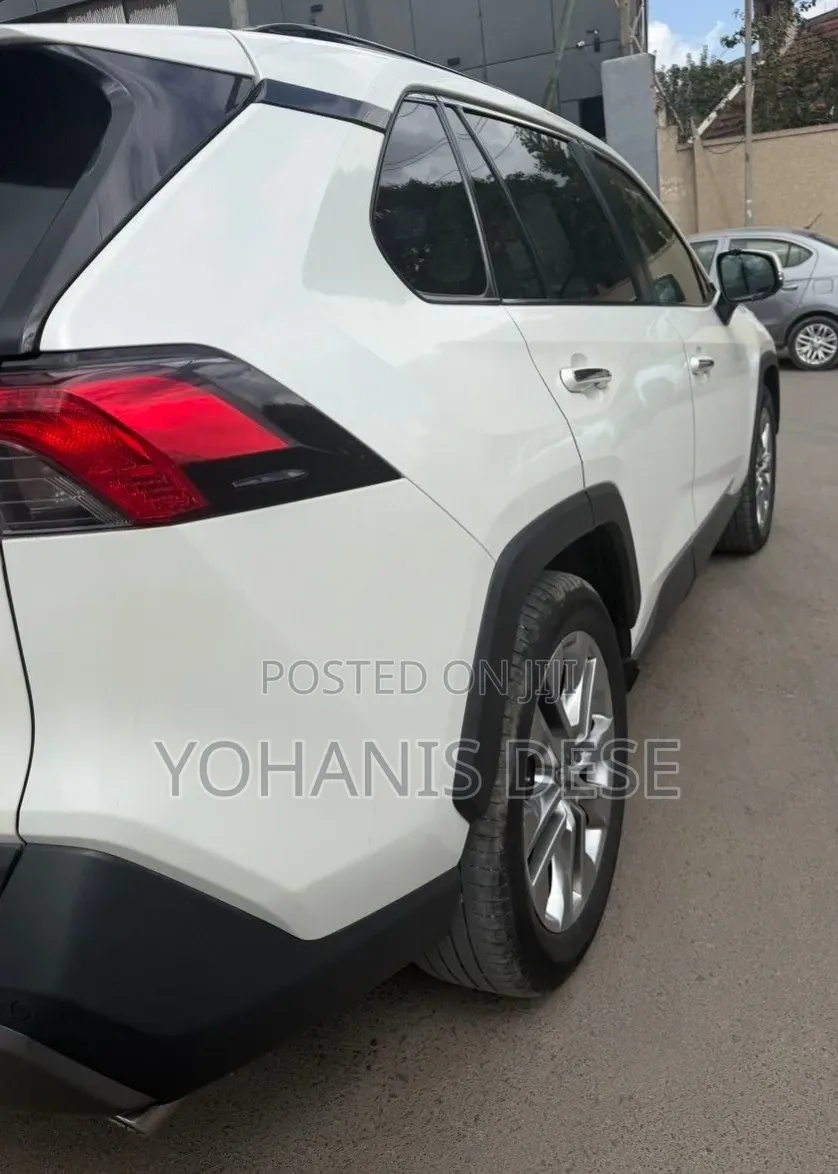 Toyota RAV4 2020 White