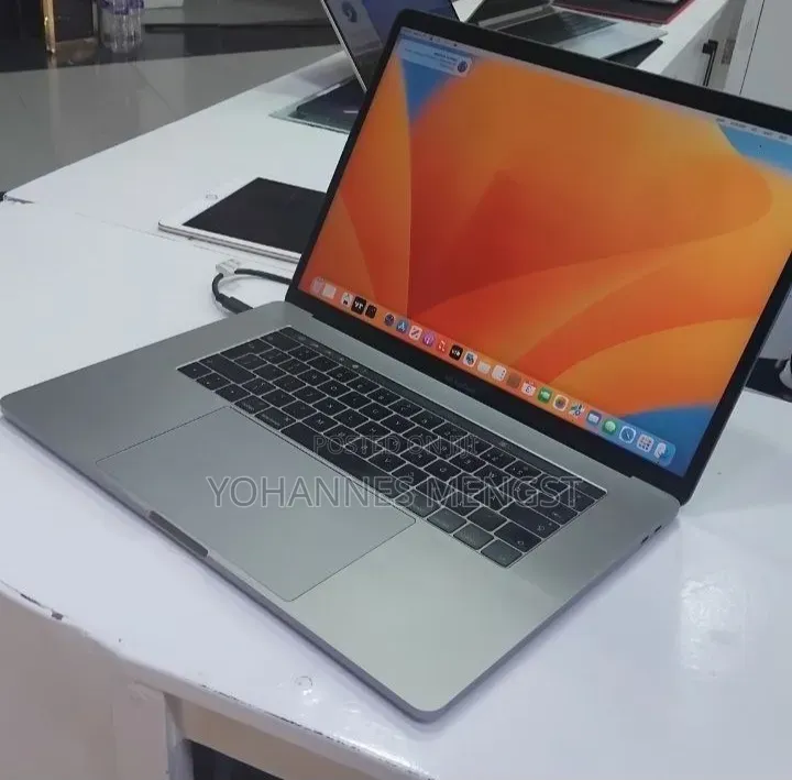 New Laptop Apple MacBook Pro 2017 16GB Intel Core i7 SSD 512GB
