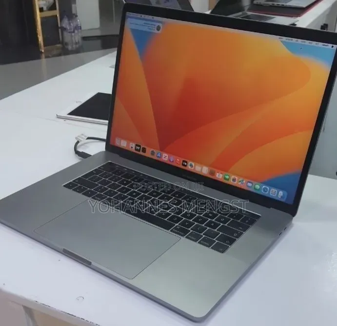 New Laptop Apple MacBook Pro 2017 16GB Intel Core i7 SSD 512GB
