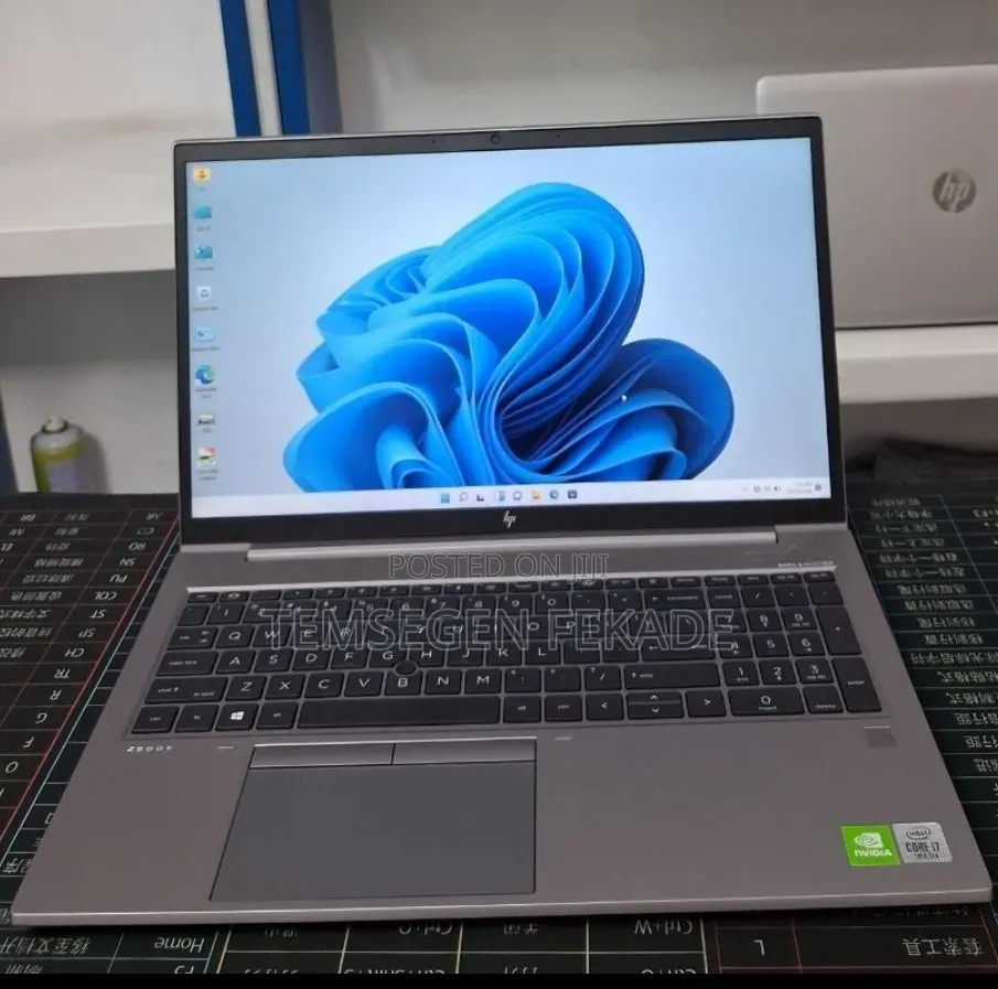 New Laptop HP ZBook Firefly 15 G7 16GB Intel Core i7 SSD 512GB