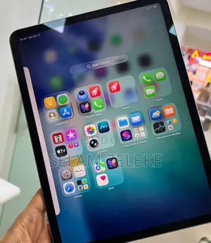 New Apple iPad Pro (2022) 256 GB Gray