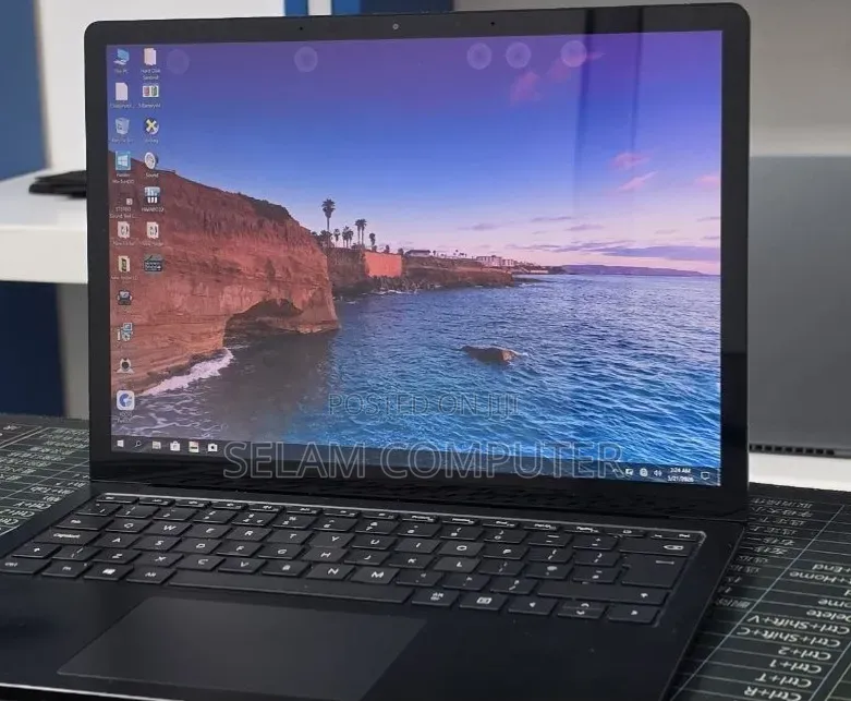New Laptop Microsoft Surface Book 3 16GB Intel Core i7 SSD 256GB