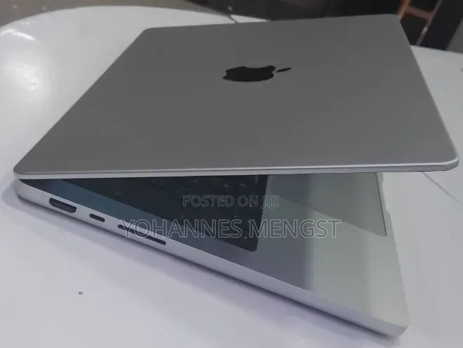 New Laptop Apple MacBook Pro 2024 M4 Pro 16GB Apple M4 SSD 512GB