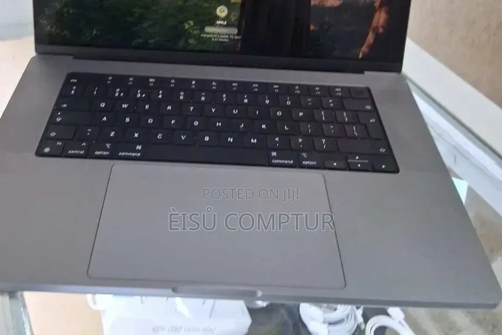 New Laptop Apple MacBook Pro 2020 M1 16GB Apple M1 Pro SSD 1T