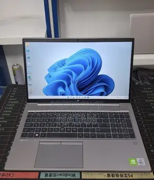New Laptop HP ZBook Firefly 14 G7 16GB Intel Core i7 SSD 512GB