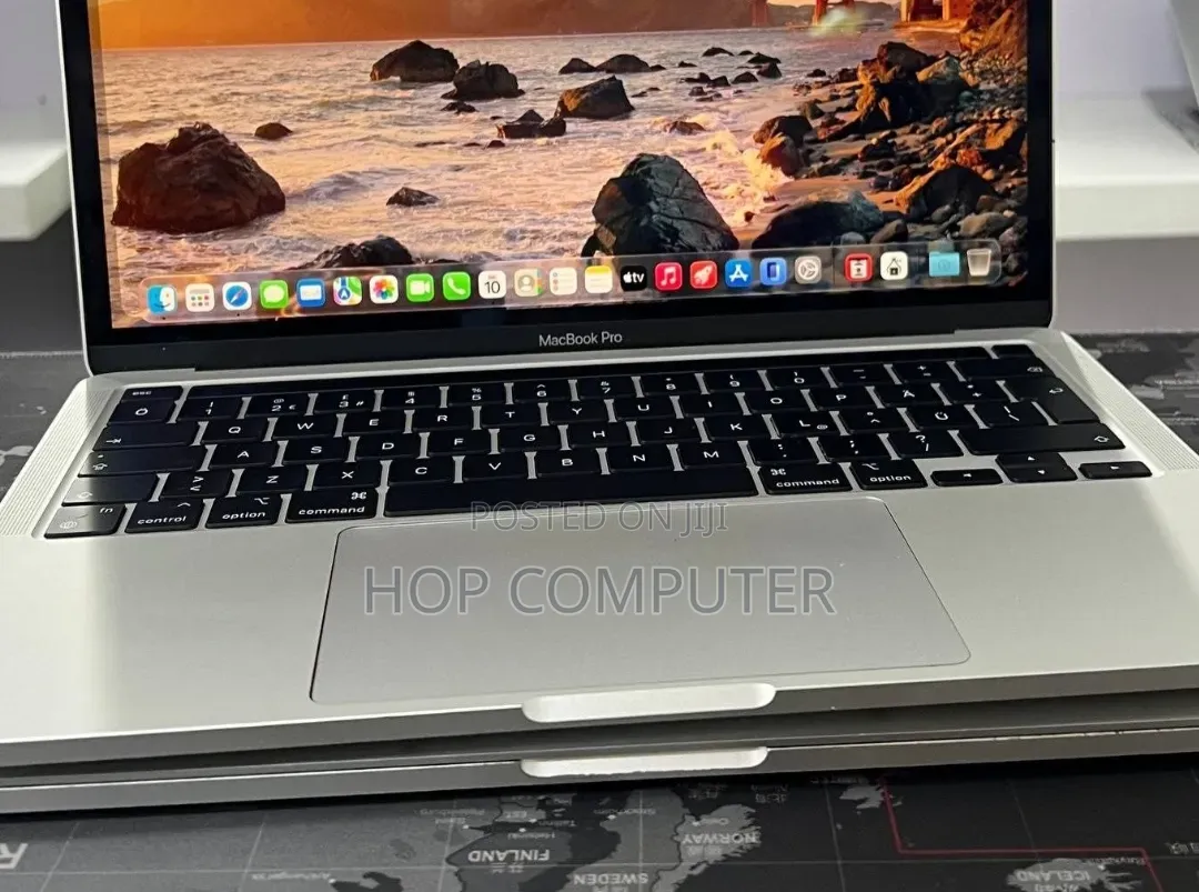 New Laptop Apple MacBook Pro 2022 M2 16GB Apple M2 SSD 256GB
