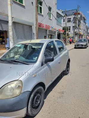 Toyota Vitz 1999 Silver