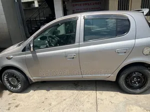 Toyota Vitz 1999 Silver