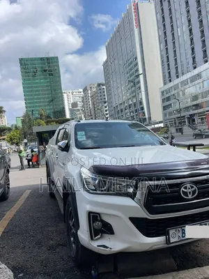 Toyota Hilux 2020 White