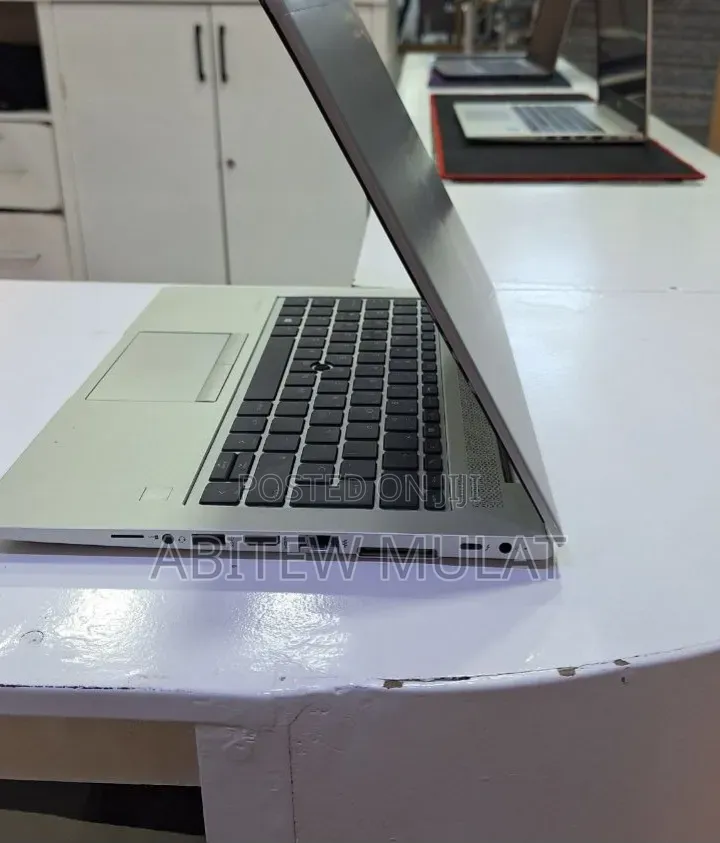 New Laptop HP EliteBook 830 G5 8GB Intel Core i5 SSD 512GB