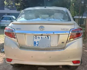 Toyota Yaris 2013 Gray